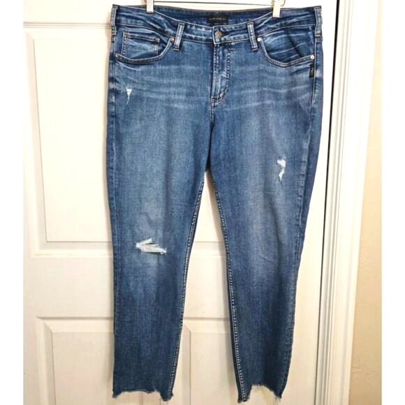 Silver Women's Boyfriend Jeans 18 Distressed Cropped‎ Casual Summer Western Blue - Picture 1 of 8